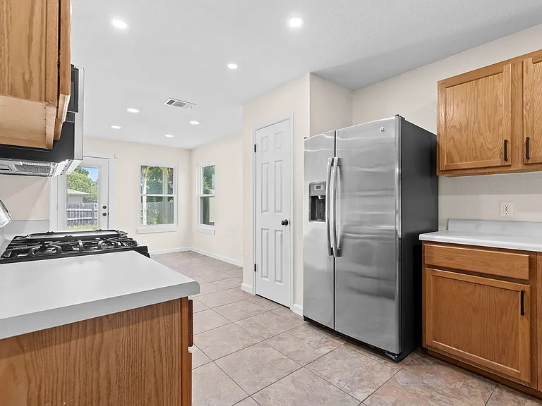 309 Paige Bnd — Photo 8