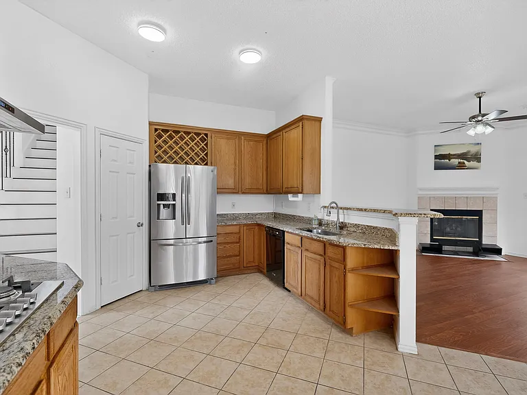 636 N Allen Rd — Photo 11
