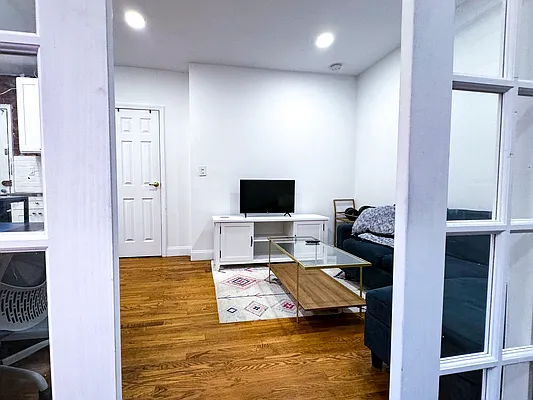 Rented by Gravity Real Estate Advisors | media 31