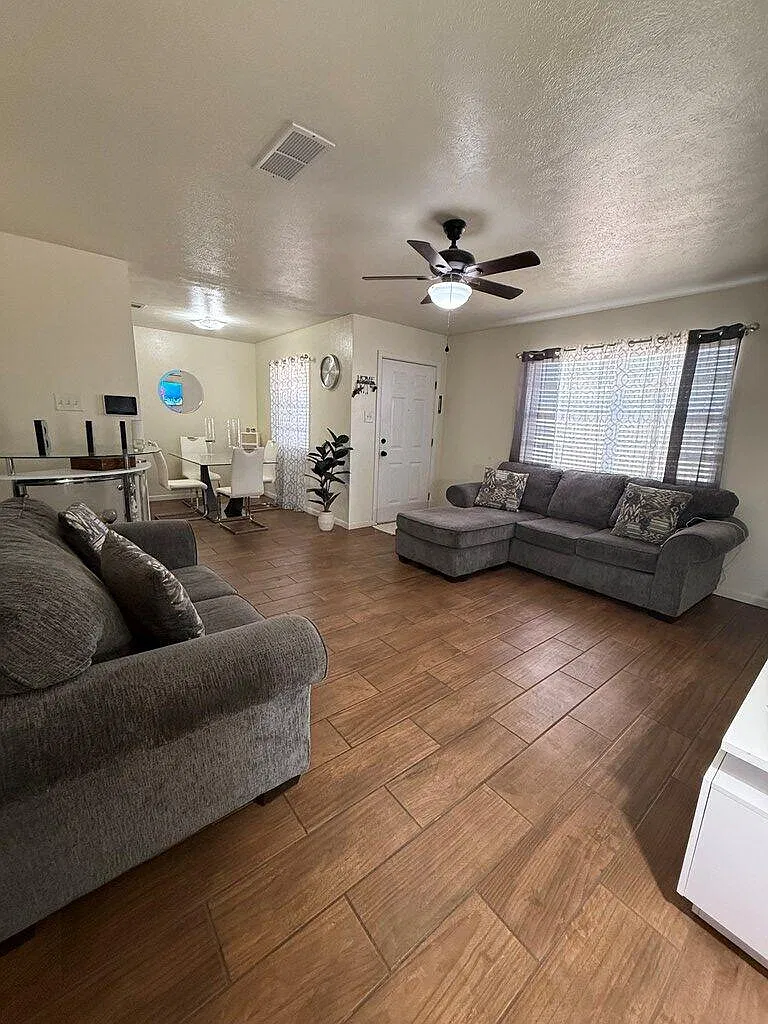 3 bed, 2.0 bath, 1127 sqft, $1,600 — Photo 3