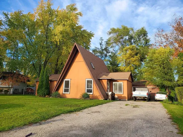 10008 NW Circle Dr, Richmond, IL 60071