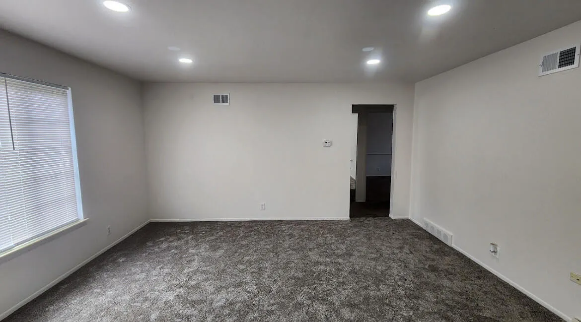2 bed, 1.0 bath, 770 sqft, $1,300 — Photo 3