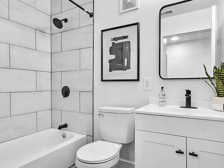 Trumbull Terrace — Photo 17