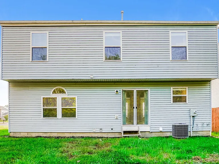 1667 Eastbrook Dr N — Photo 18