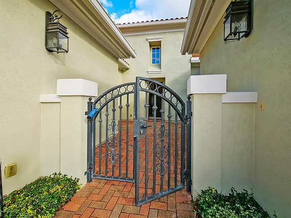 2nd image of 4555 Carrara Ct
