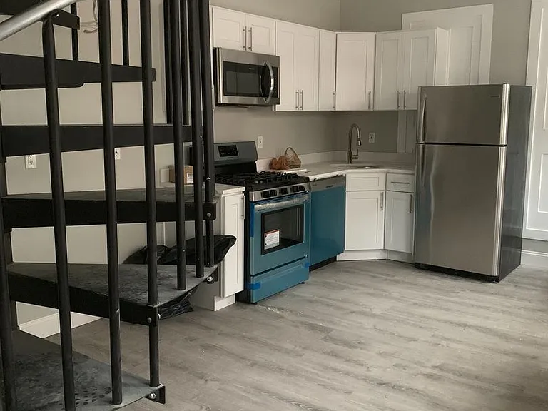 140 Hamilton St — Photo 1