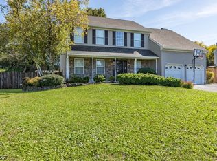 15 Robeson Rdg, Oxford, NJ 07863