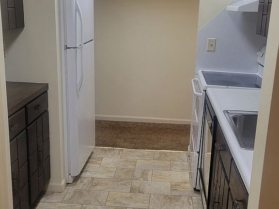 5th image of 111 S Lakeside Dr #8