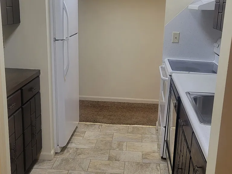 111 S Lakeside Dr #8 — Photo 5
