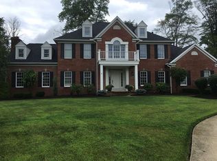 570 Oakmont Ln, Aurora, OH 44202
