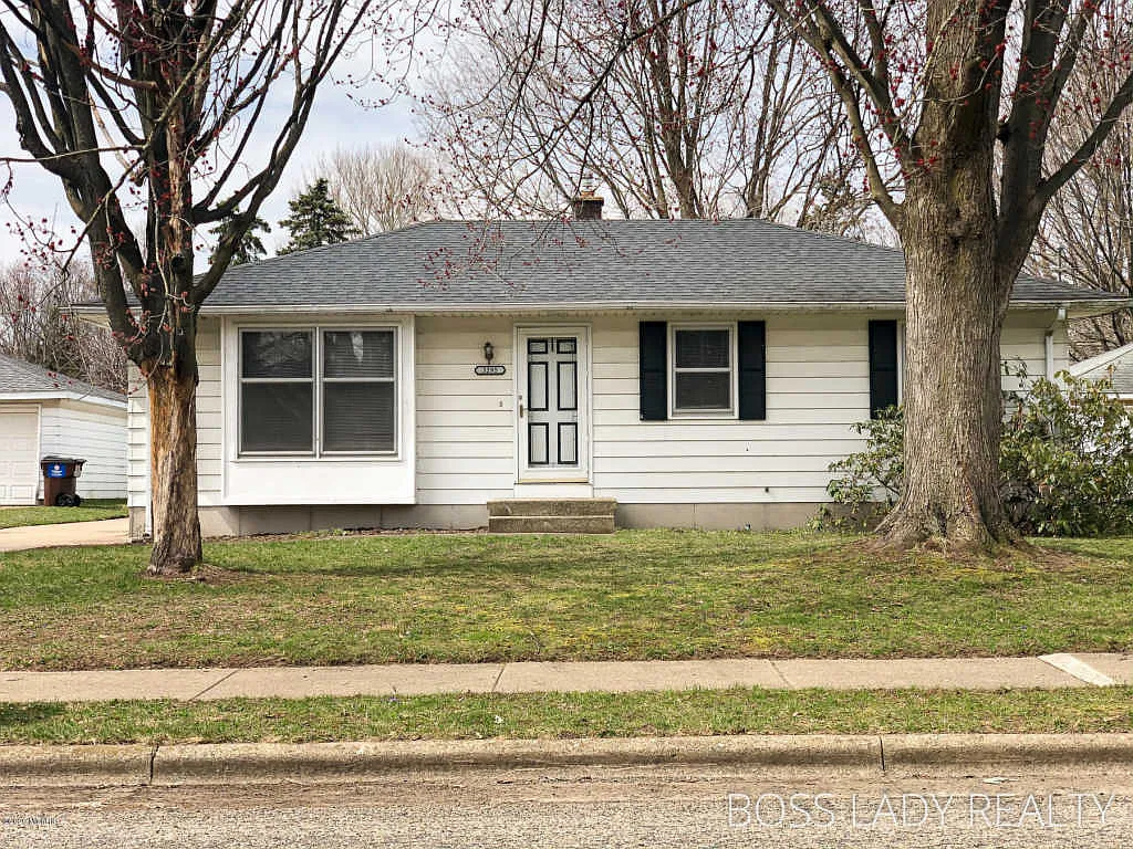 3295 Woodbine Ave SW photo 1