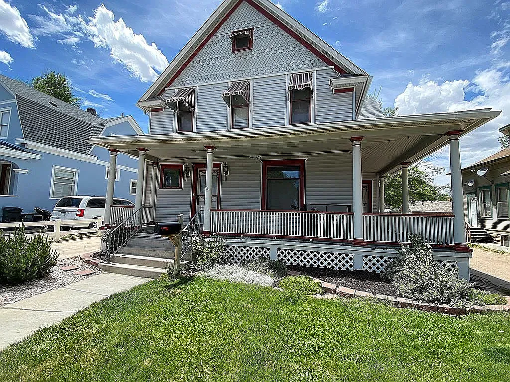 6 bed, 3000 sqft, $650 — Photo 1