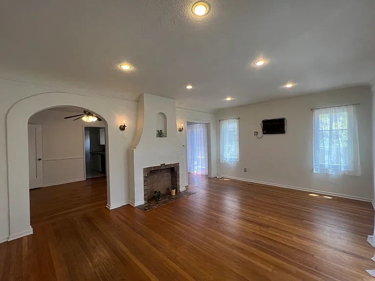 1171 Huntington Dr #D — Photo 8