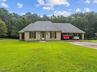 215 E McCormick Dr, Richton, MS 39476