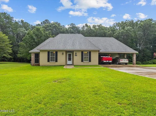 215 E McCormick Dr, Richton, MS 39476