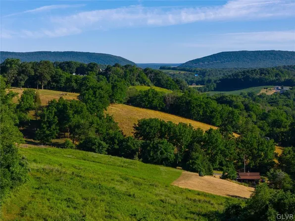 2104 Ranch Rd N, Slatington, PA 18080