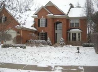 1212 Andover Dr, Wixom, MI 48393