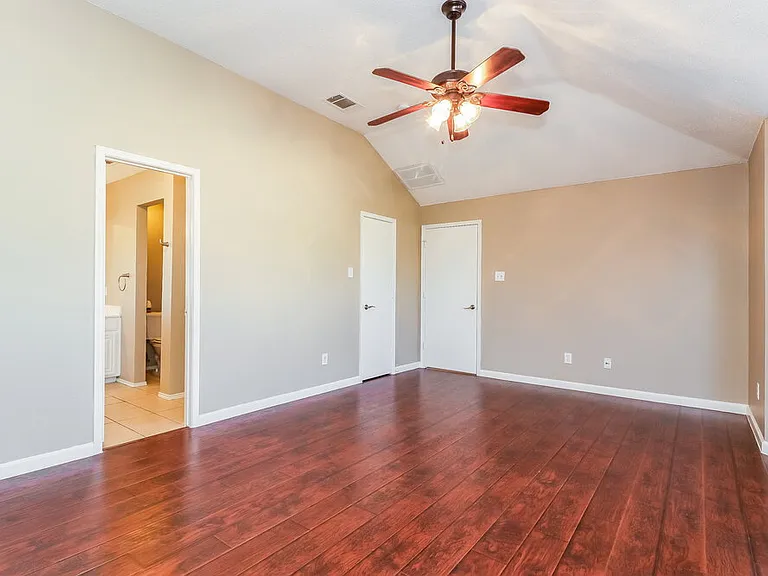 528 Cambridge Dr — Photo 10