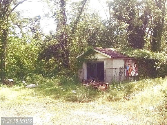 House and Garage sits on private .45 Acre