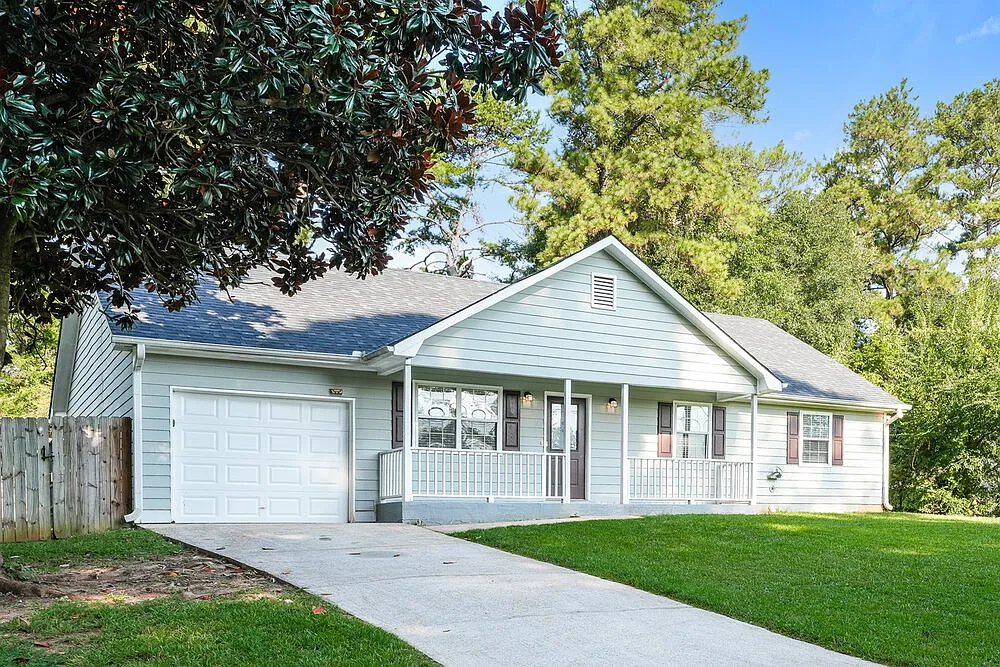 3 bed, 2.0 bath, 1412 sqft, $1,945 — Photo 3