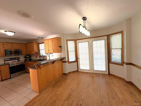 4th image of 424 Father Judge Rd