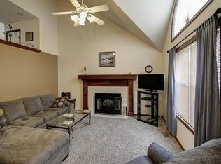 570 Crabapple Ln, Liberty, MO 64068