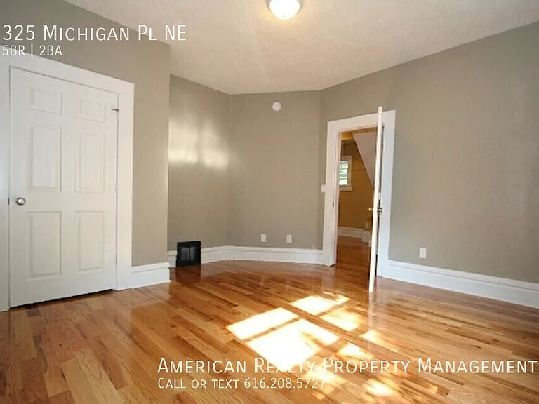 325 Michigan Pl NE — Photo 5