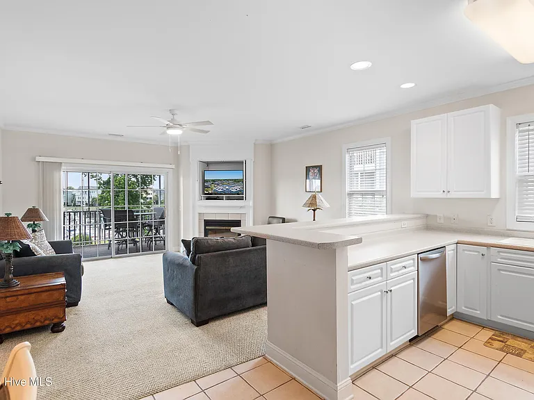 2555 Saint James Dr #304 — Photo 5