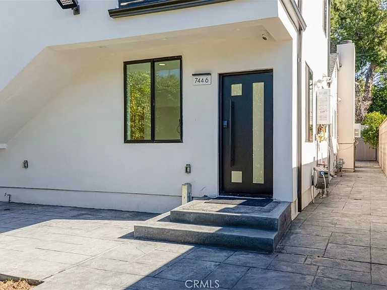 7446 Mammoth Ave — Photo 4