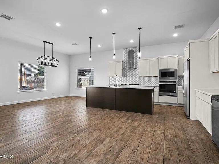 979 Airship Pl — Photo 19