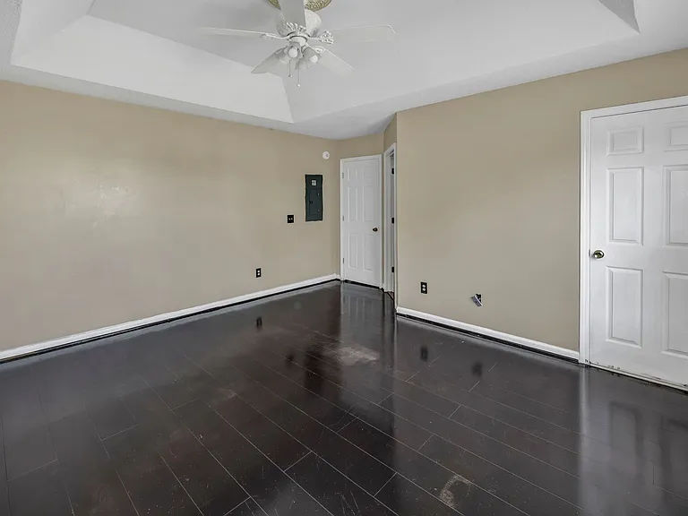 331 Woodcote Dr — Photo 10