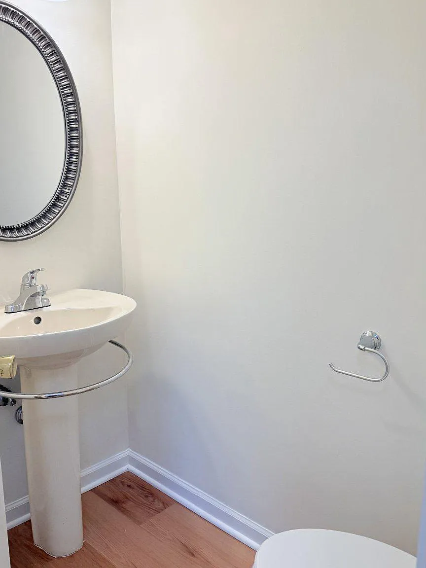 3 bed, 3.5 bath, 1336 sqft, $3,050 — Photo 3