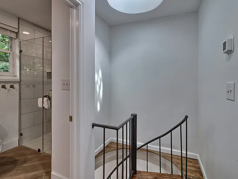 2408 Lincoln St — Photo 27