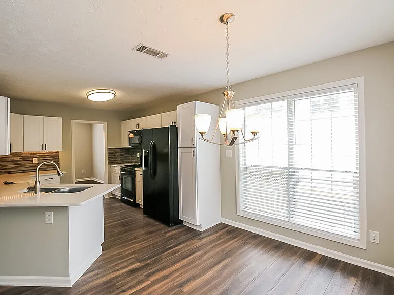 77 Harbour Town Cv — Photo 9