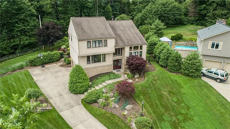 2416 Delo Dr photo 1