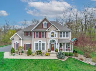 8 Rothbury Pl, Ballston Lake, NY 12019