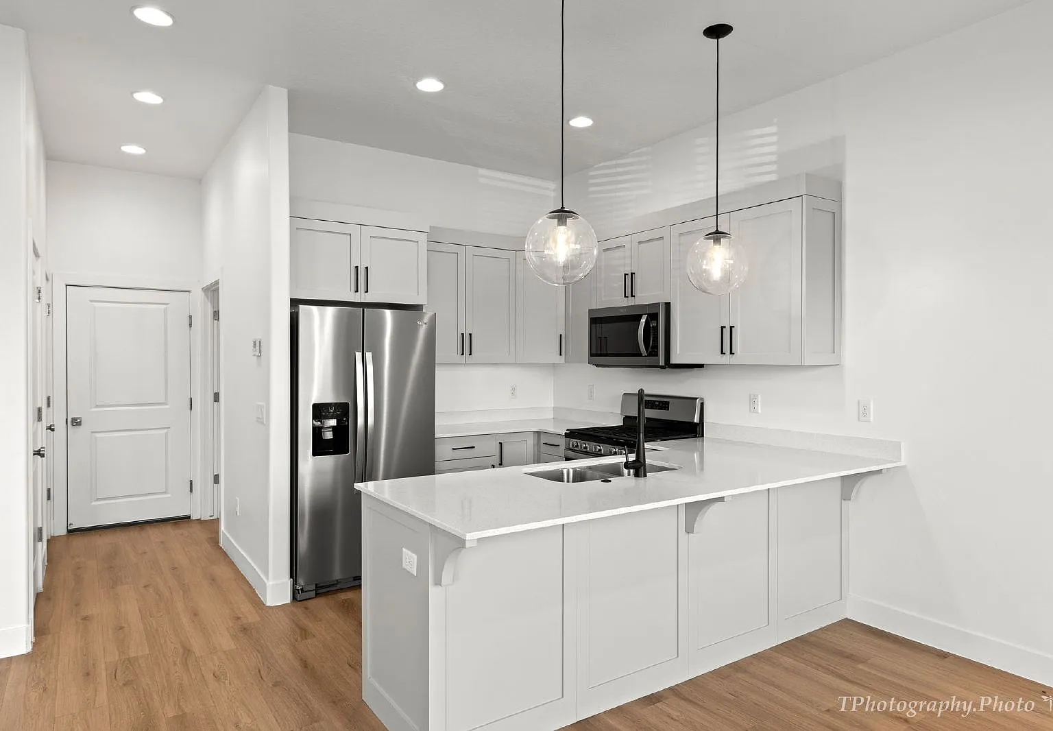 3 bed, 2.5 bath, 1788 sqft, $1,995 — Photo 3