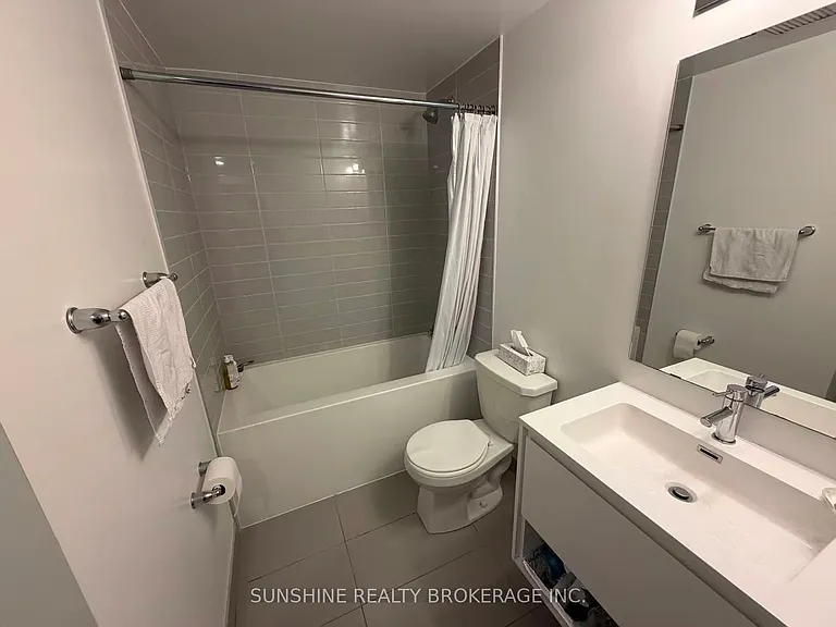 159 Wellesley St E #3210 — Photo 2