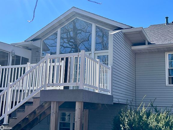 3rd image of 415 W Pleasant Ridge Rd