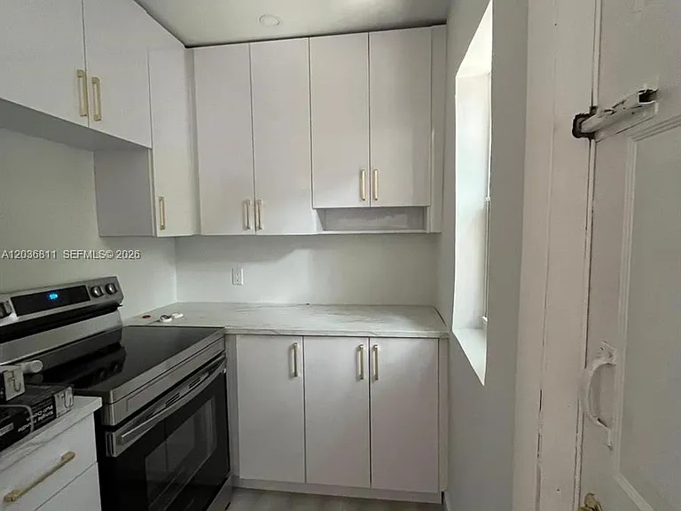 602 SW 13th Ave #4 — Photo 2