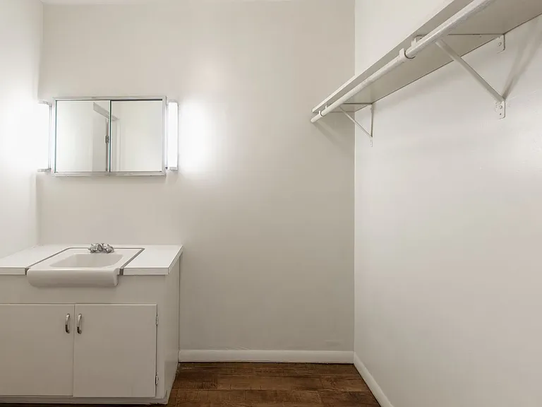 242 West Franklin Ave — Photo 11