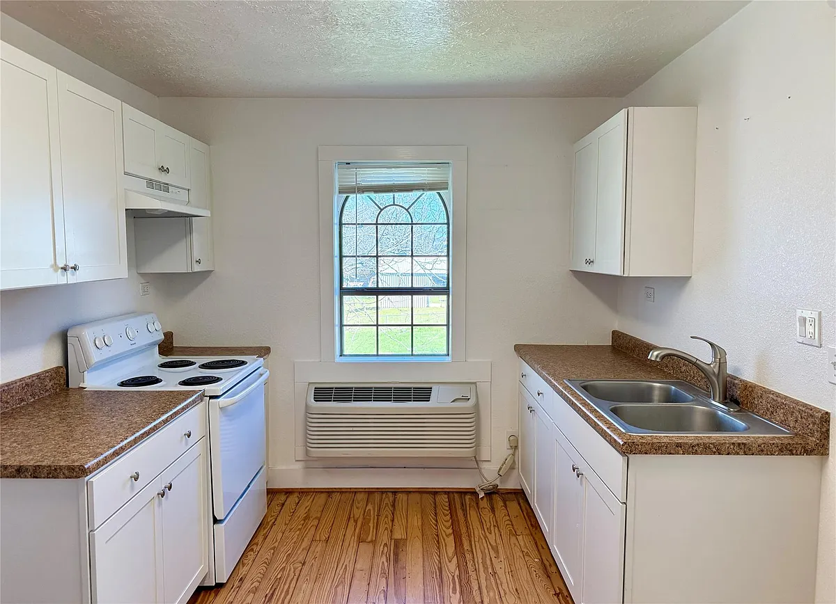 Building Photo - 232 S Tesch St #236