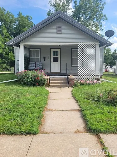 1023 Bell St Photo 1