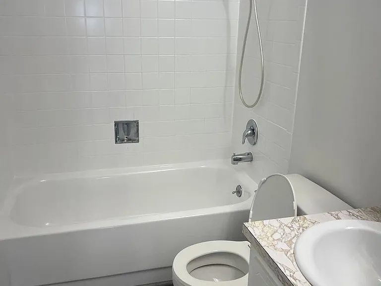 527 Summit Ave E — Photo 25