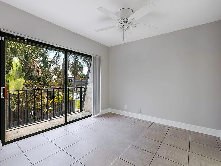 1755 N Congress Ave — Photo 27