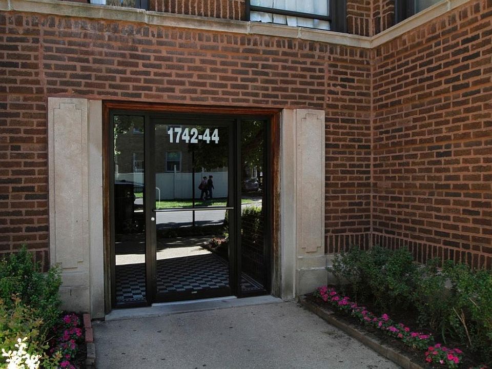 1st image of 1744 W Granville Ave APT 2