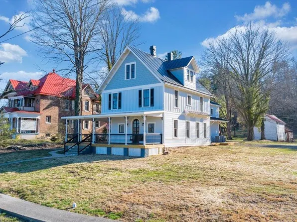 154 Mitchell Dr, New Castle, VA 24127