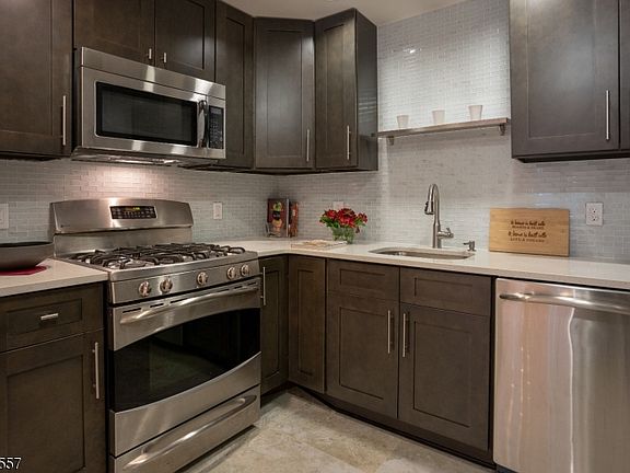 5th image of 452 Washington St Unit 1