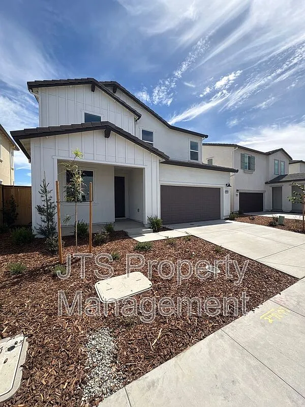 4 bed, 2.5 bath, 2100 sqft, $3,195 — Photo 2