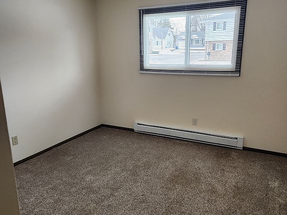 5th image of 207 W Eldred St #12